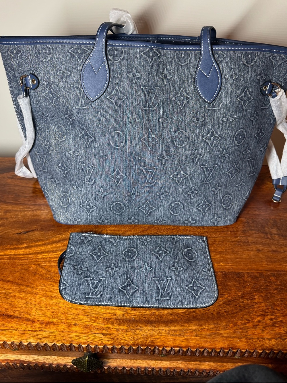 Blue Denim Tote in Faded Blue. No Brand. - Picture 2 of 9